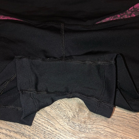 Under Armour Snakeskin Black Fitted Shorts - Picture 4 of 11